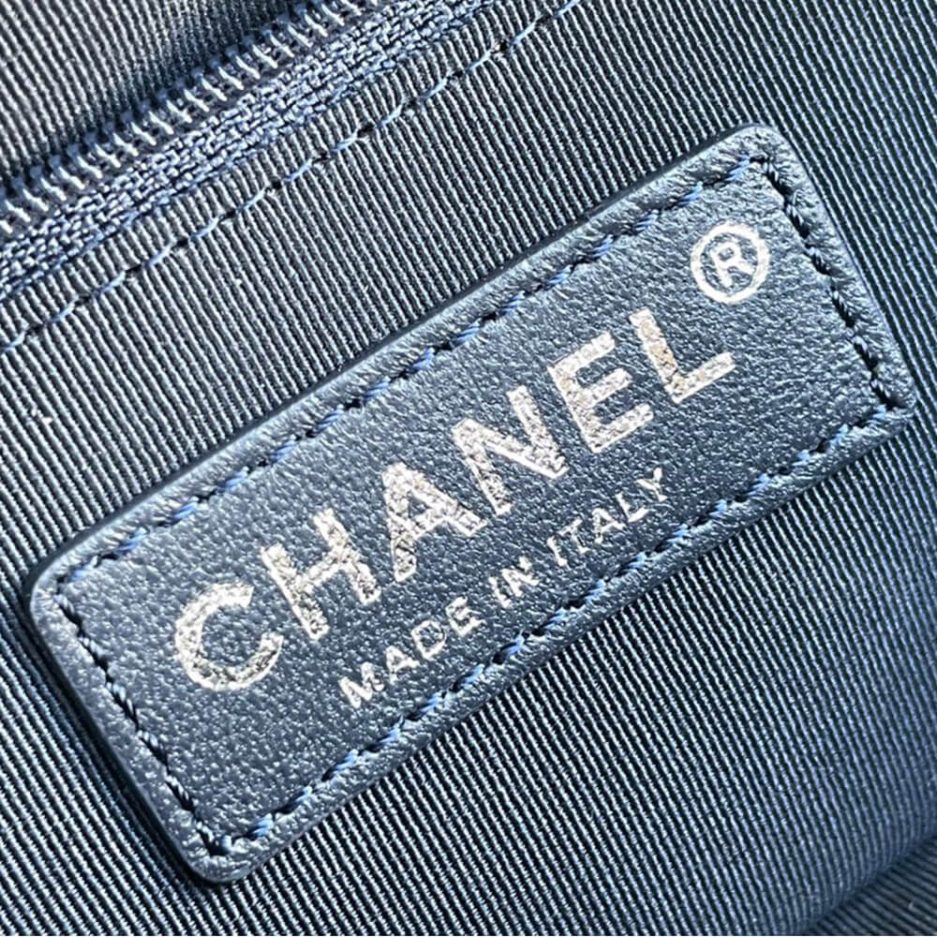 CHANEL’S GABRIELLE SMALL HOBO BAG - 图片 7