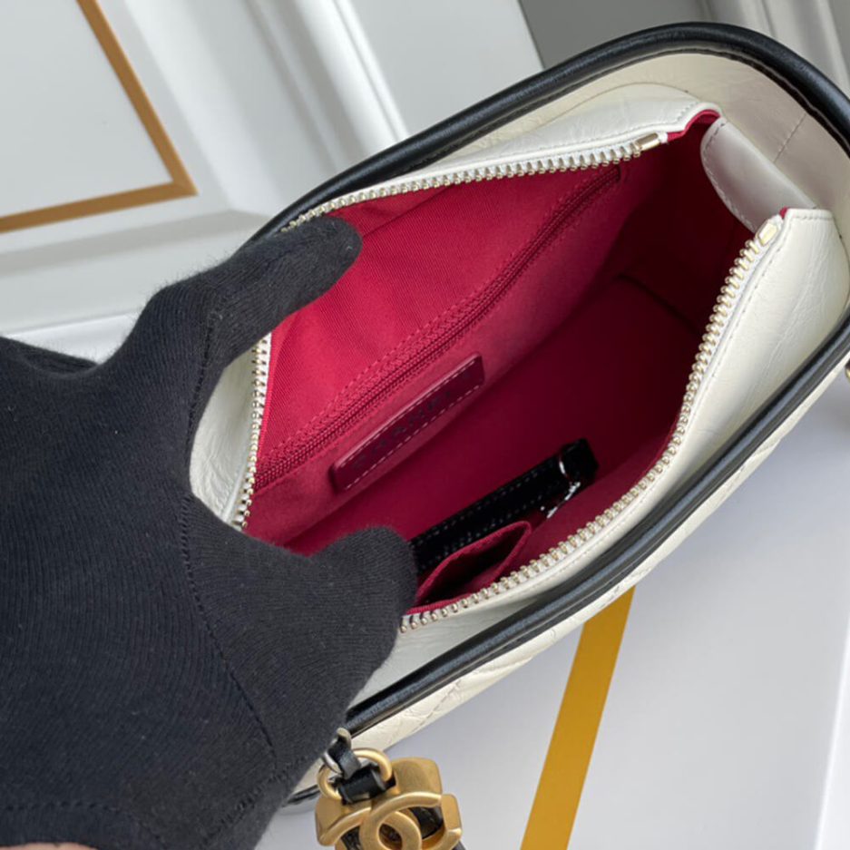 CHANEL’S GABRIELLE SMALL HOBO BAG - 图片 8